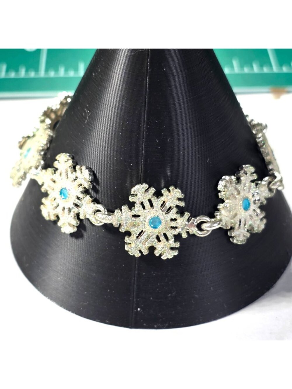 Silver tone Snowflake Bracelet Magnetic Clasp Winter Holiday Christmas Jewelry